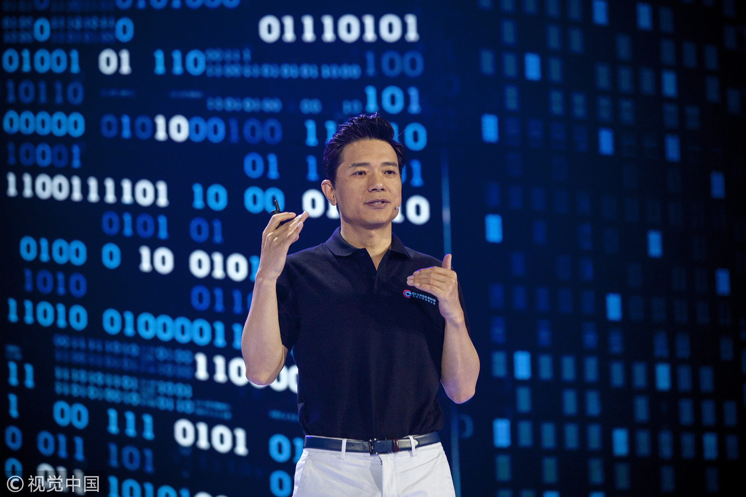 李彦宏:未来没有任何一家企业能够宣称和ai没有关系