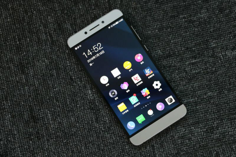 支持指纹识别硬件配置上,乐max2依旧搭载高通骁龙820四核处理器,内存