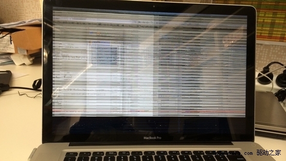 MacBook Pro花屏一年多 苹果不闻不问