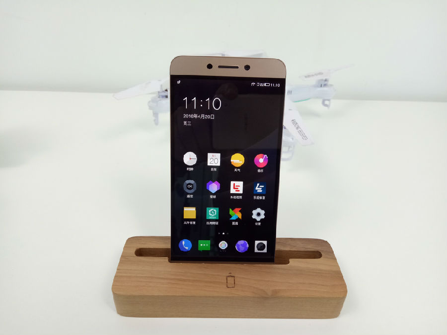 乐视发布第二代超级手机起售价1099元