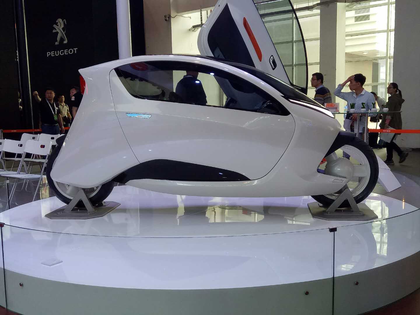 凌云智能发布推背概念车采用双轮设计